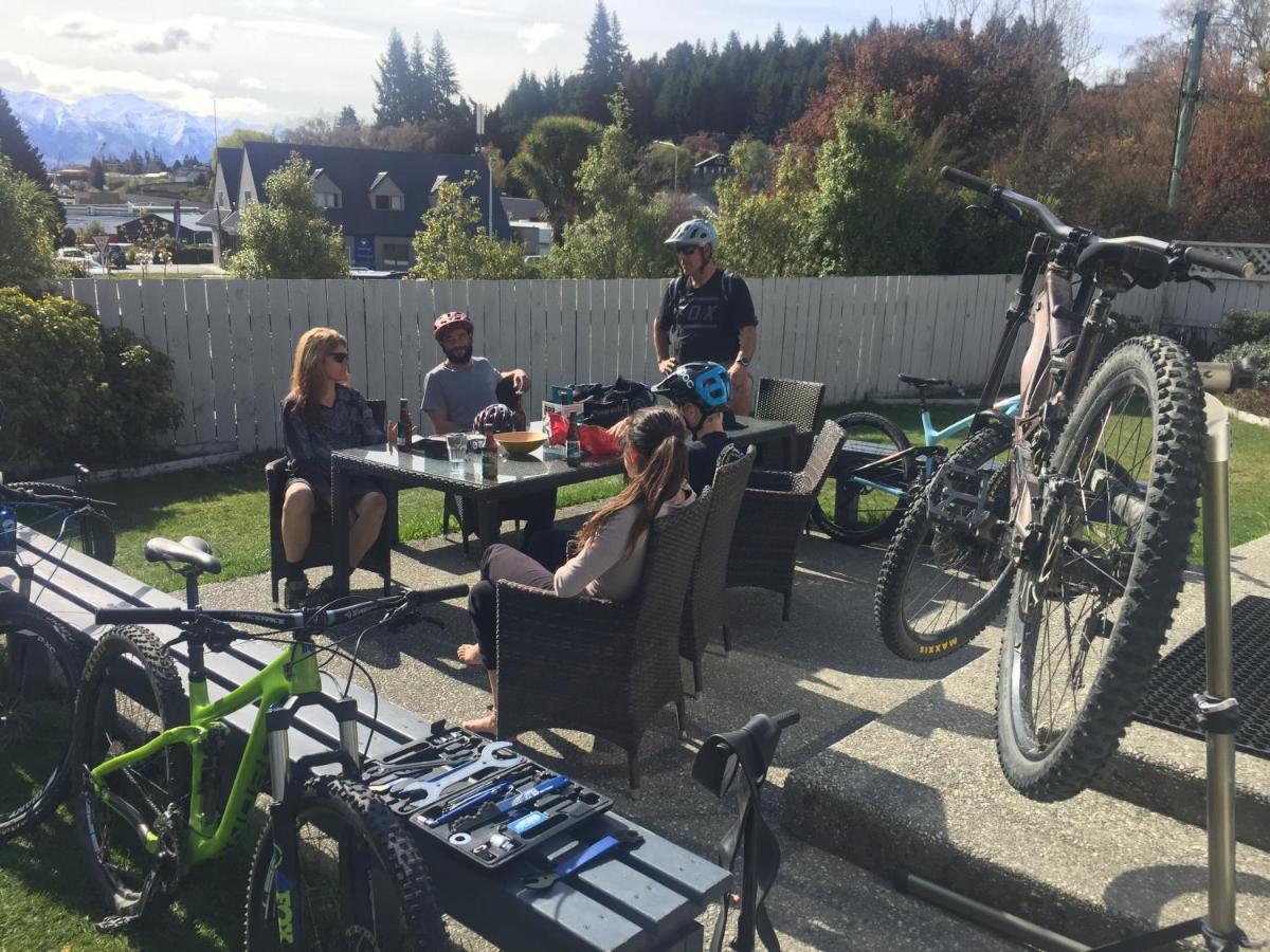 Mountain View Backpackers Pansiyon Wanaka Dış mekan fotoğraf