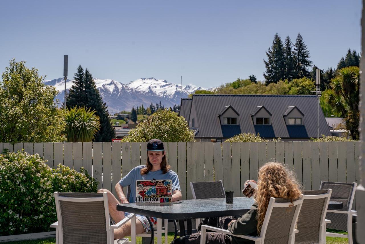 Mountain View Backpackers Pansiyon Wanaka Dış mekan fotoğraf