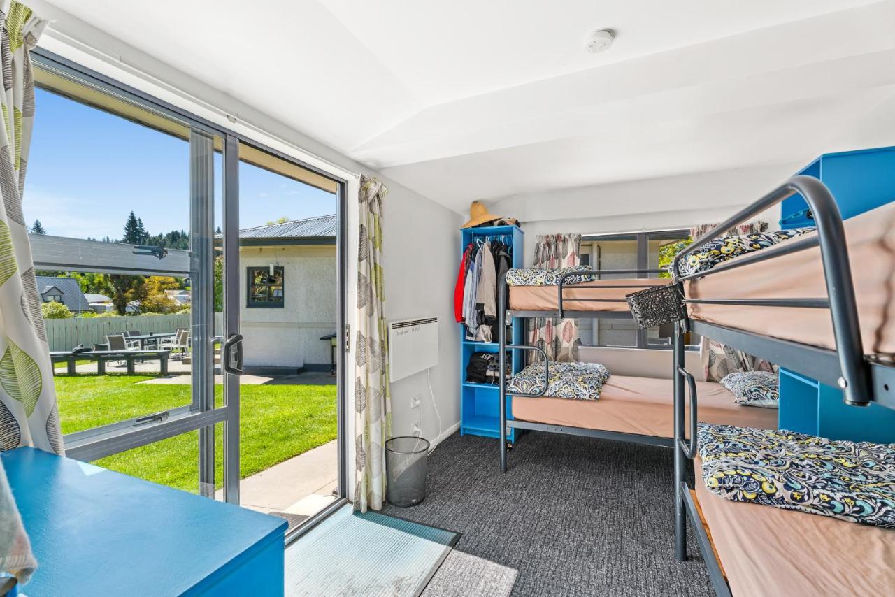 Mountain View Backpackers Pansiyon Wanaka Dış mekan fotoğraf