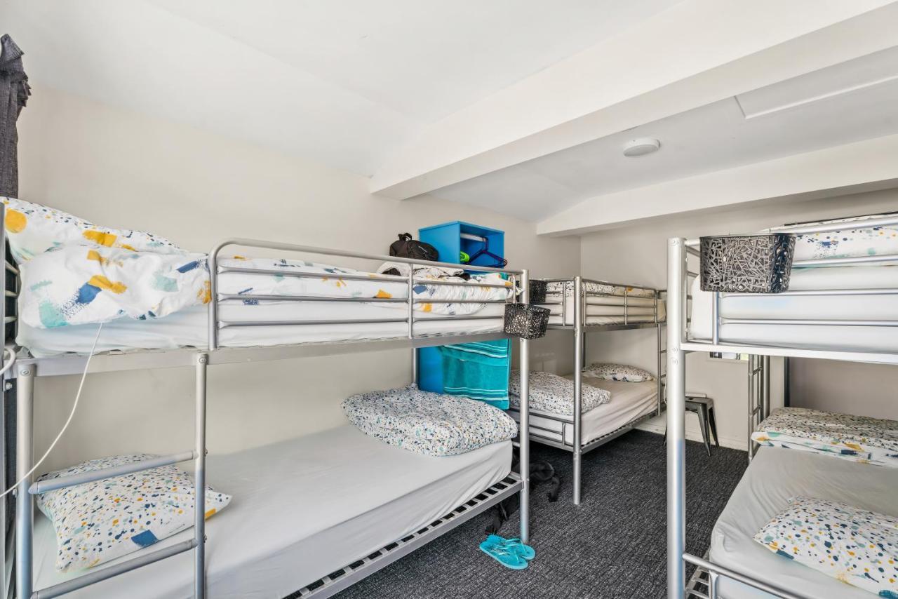 Mountain View Backpackers Pansiyon Wanaka Dış mekan fotoğraf