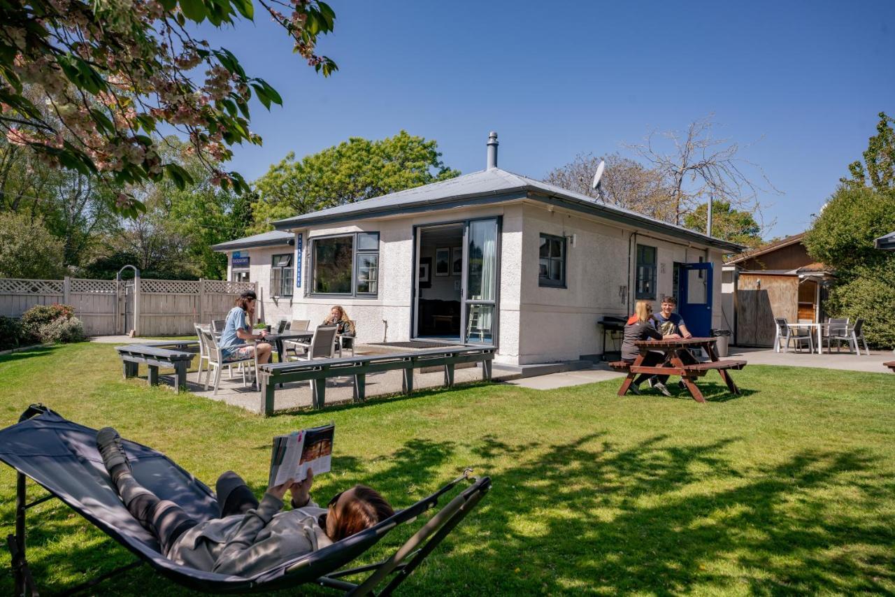 Mountain View Backpackers Pansiyon Wanaka Dış mekan fotoğraf